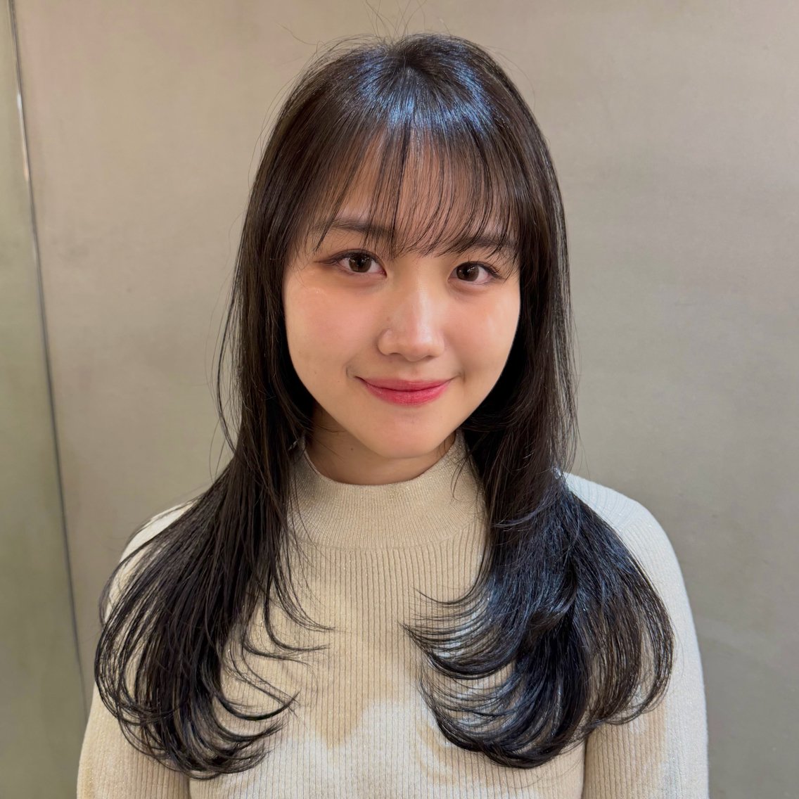 ロング カラー 顔まわりレイヤー 学生 韓国風ヘア レイヤーカット 小顔カット 縮毛矯正/レイヤー 髪質改善/ともきのヘアスタイル