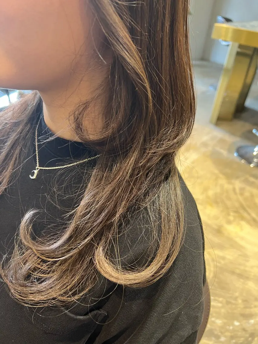 ミディアム カラー インナーカラー レイヤーカット ヘアカラー トリートメント ヘッドスパ カラースペシャリスト しょう🧑🏼‍🎨のヘアスタイル