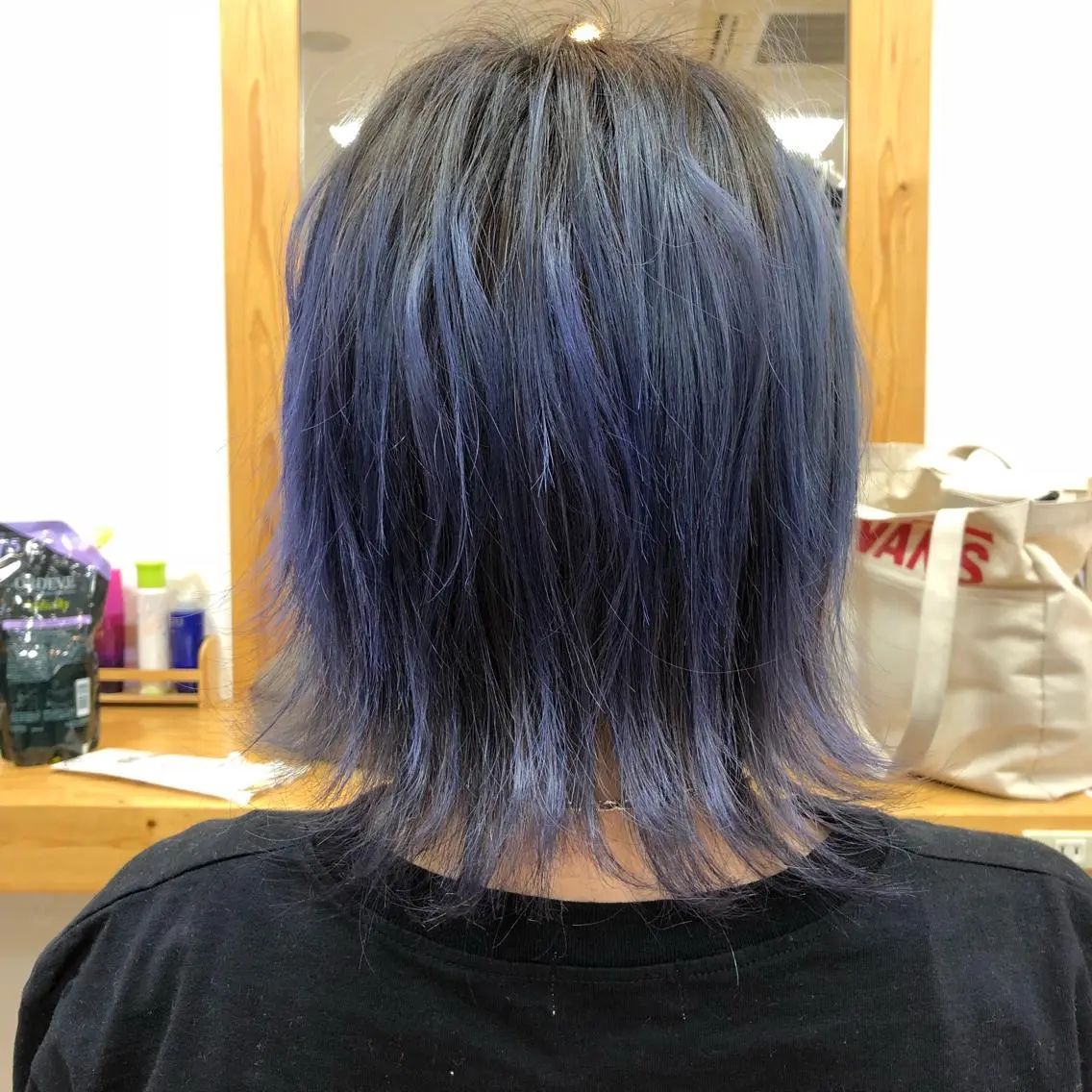 カラー ブリーチ 伊東 彩花のヘアスタイル