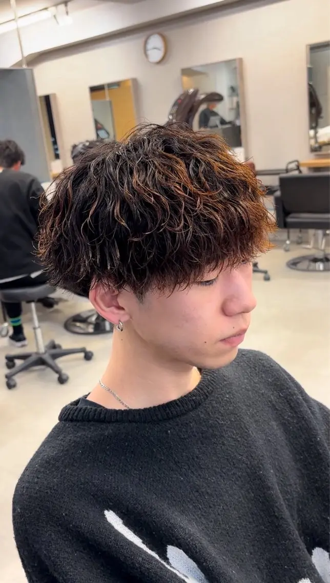 パーマ メンズ パーマ 🎨古着✖️ ハイトーンYui🎨のヘアスタイル