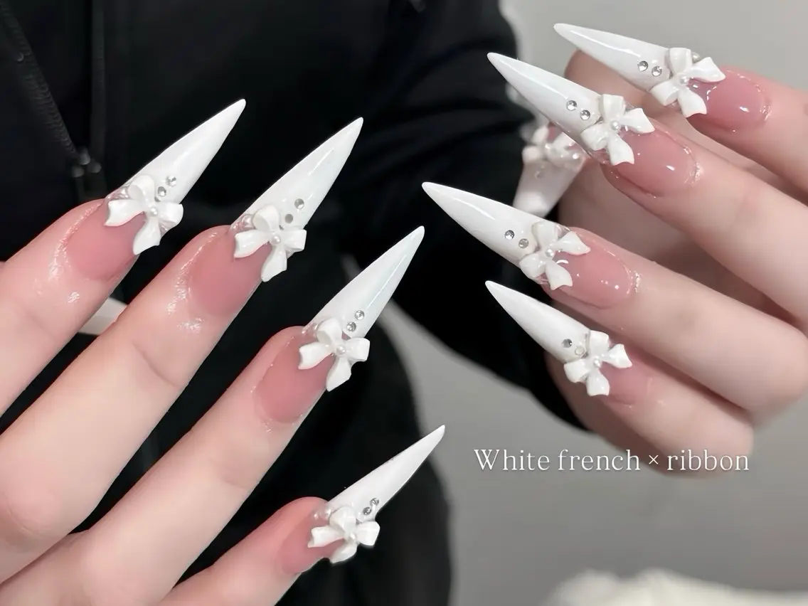 ネイル オーロラネイル チークネイル 桜ネイル クリアネイル ドット ハンドネイル Rin Nail 新大久保店のネイルデザイン