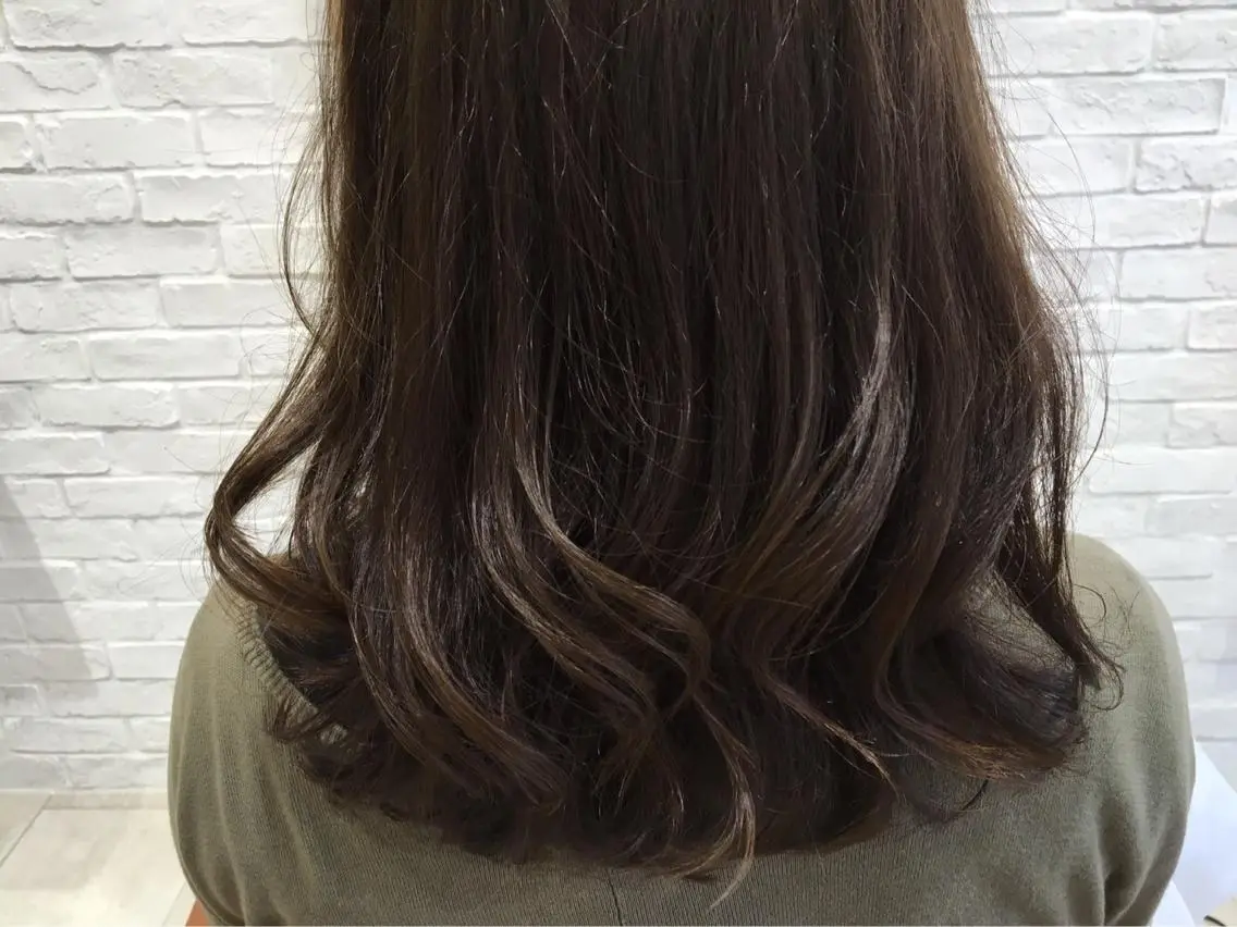 ミディアム カラー パーマ グレージュ 外国人風カラー 垢抜けヘア🐰 専門のヘアスタイル