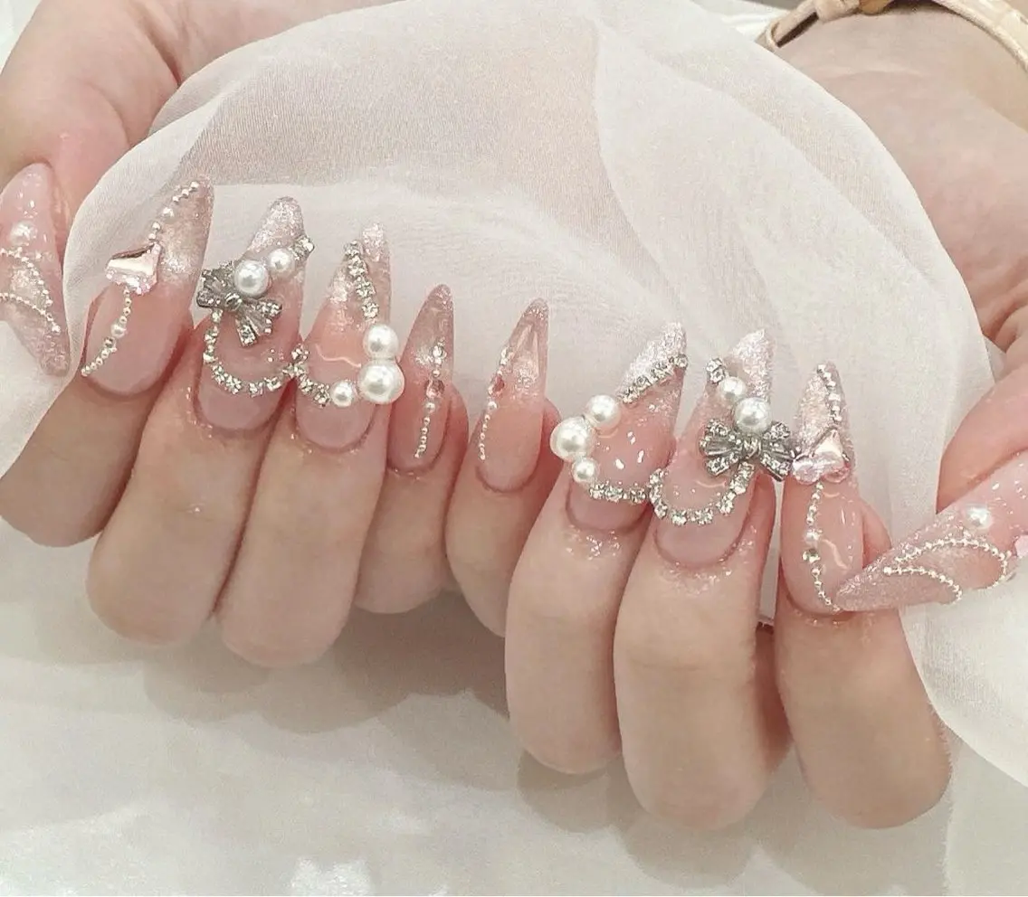 ネイル アートネイル グラデーション キラキラネイル ニュアンスネイル オフィスネイル Jenn Nail Salonのネイルデザイン