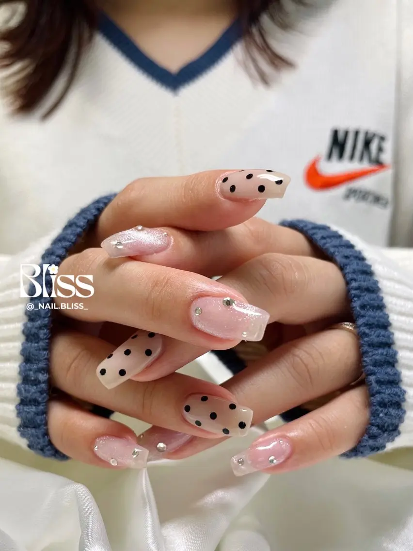 ネイル クリアネイル ドット 氷ネイル・うるうるネイル マグネットネイル ハンドネイル NAIL BLISSのネイルデザイン