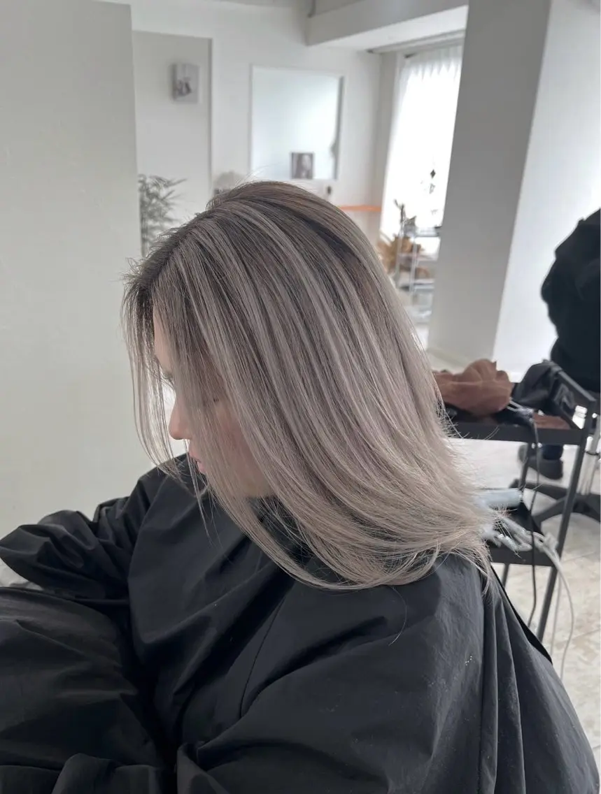 ミディアム カラー バレイヤージュ グレージュ レイヤーカット 指名数No.1 /NAOYAのヘアスタイル