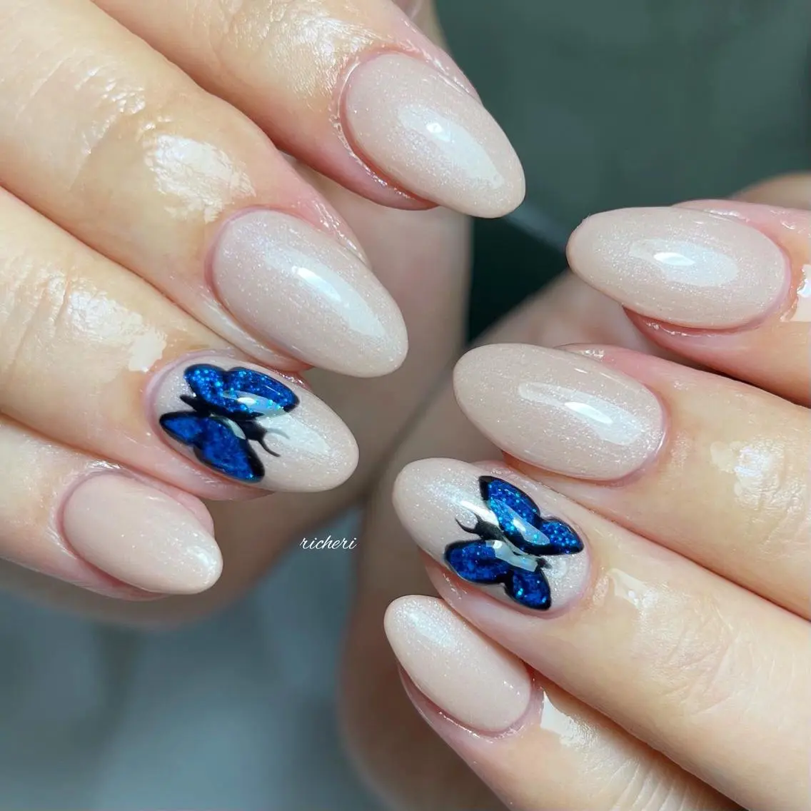 ミディアム ネイル 韓国風ヘア アートネイル ブルー フットネイル フレンチネイル richeri beautyのネイルデザイン
