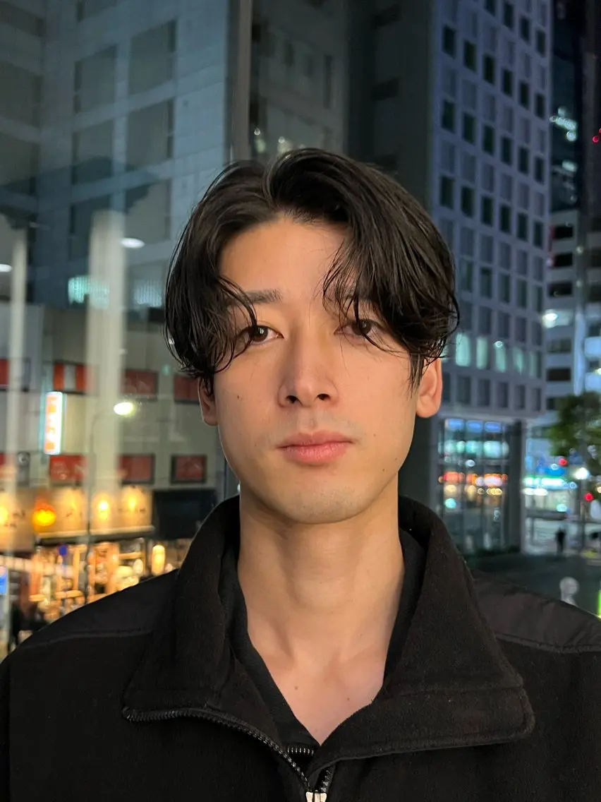 ‼️ラフな動きで魅せる抜け感‼️メンズセンターパートの写真