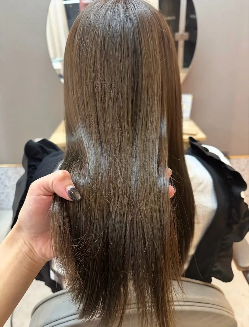 セミロング カラー カット ヘアカラー トリートメント 豊岡 藍斗のヘアスタイル