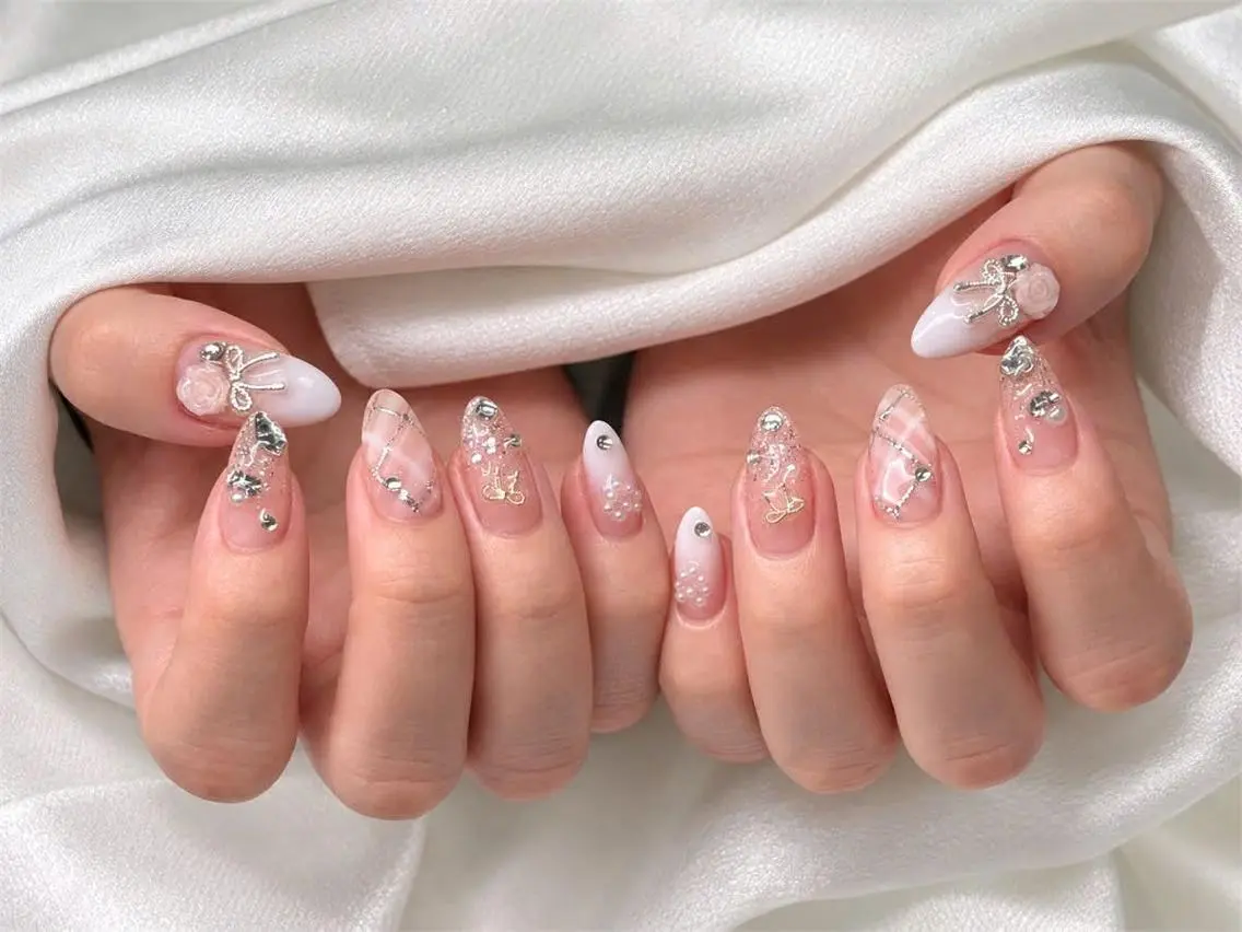 ネイル オーロラネイル ブルー チークネイル 長さ出し フットネイル ハンドネイル NAILS168 池袋西口駅前店のネイルデザイン
