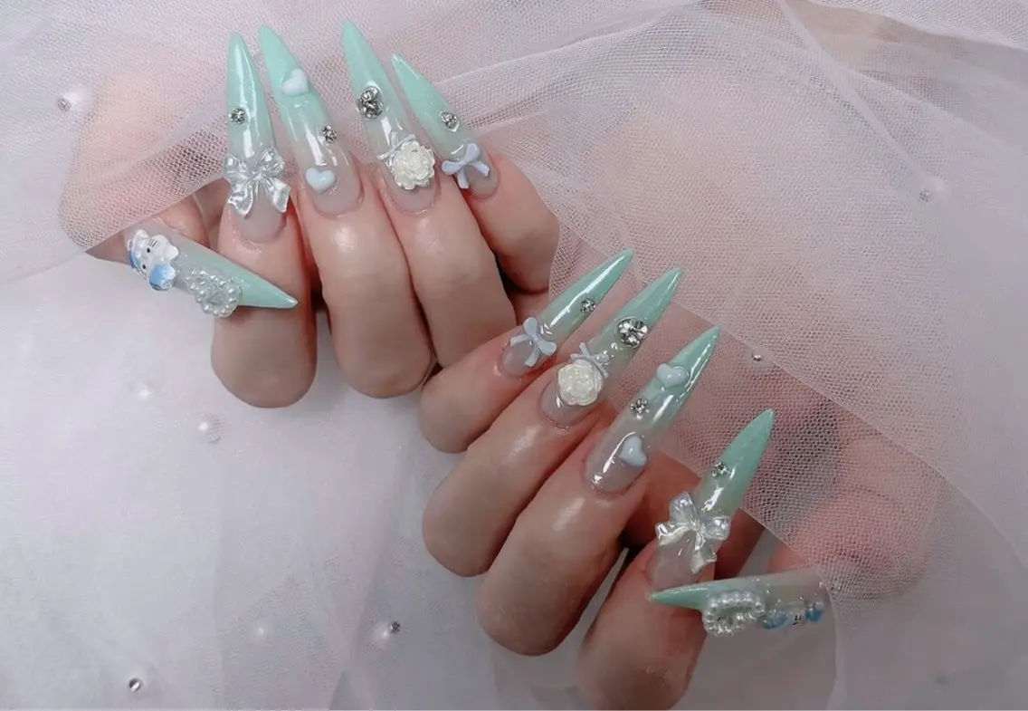 ネイル アートネイル ボルドー フレンチネイル ジェルネイル 氷ネイル・うるうるネイル ハンドネイル Julie NailSalonのネイルデザイン