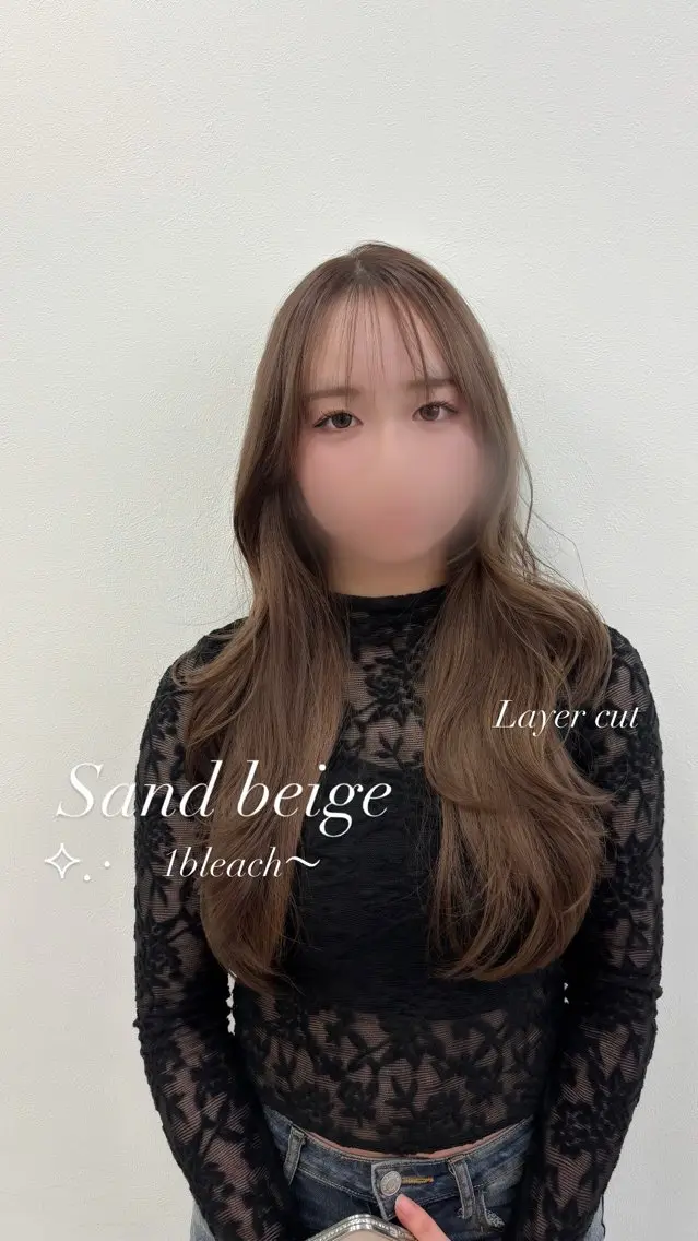 セミロング カラー 抜け感レイヤー︴ ニュアンスカラーのヘアスタイル