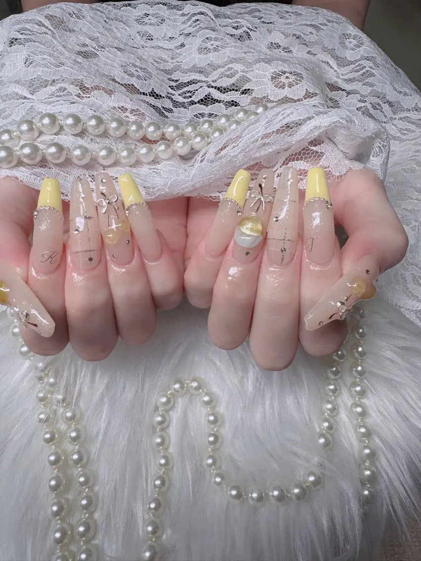 ネイル オーロラネイル フレンチネイル ジェルネイル ハロウィン キラキラネイル ハンドネイル H.baby Nail Salonのネイルデザイン