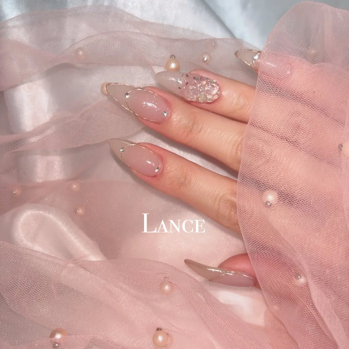 ネイル フレンチネイル キラキラネイル 韓国ネイル 冬ネイル Lance nailのネイルデザイン
