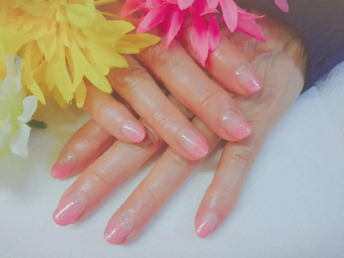 ネイル グラデーション ピンク ハンドネイル ハンドケア プライベートサロン Rosy Lilyのネイルデザイン