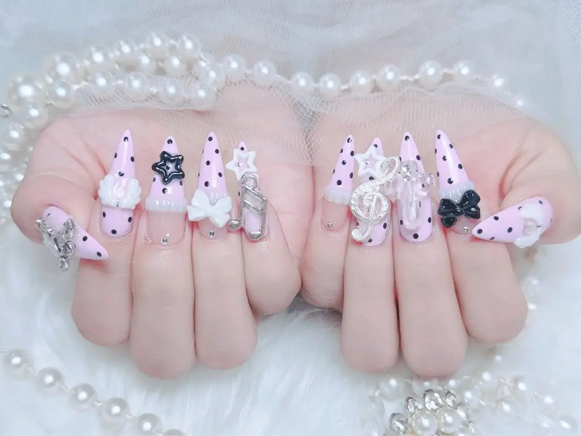 ネイル オーロラネイル チークネイル 桜ネイル クリアネイル ドット ハンドネイル Rin Nail Shinokuboのネイルデザイン