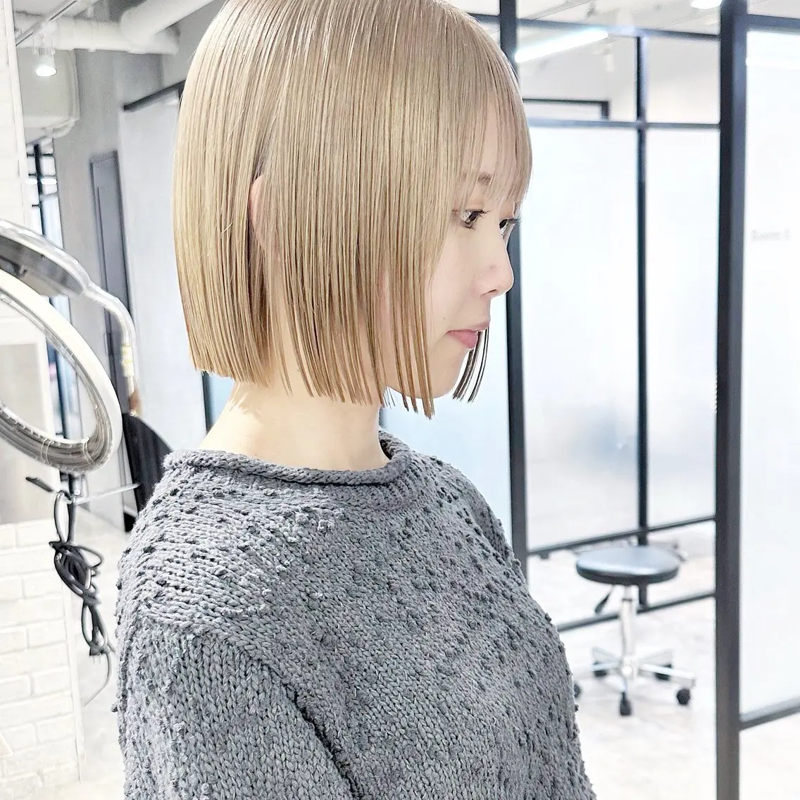 ショート カラー ベージュカラー ハイトーンカラー ミルクティーベージュ ボブ 井口 泰輝のヘアスタイル