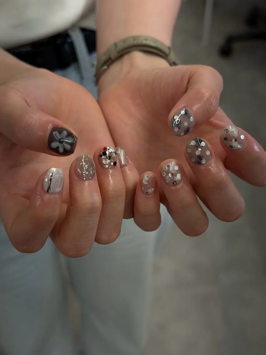 ネイル ジェルネイル キラキラネイル マグネットネイル ニュアンスネイル パラジェル ハンドネイル ハンドケア Bana_ Nailのネイルデザイン