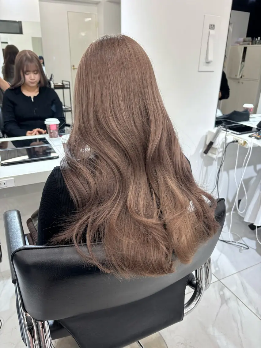 ロング カラー ブリーチ グレージュ ミルクティーグレージュ 🩶大人韓国ヘア 渋谷/Satsukiのヘアスタイル