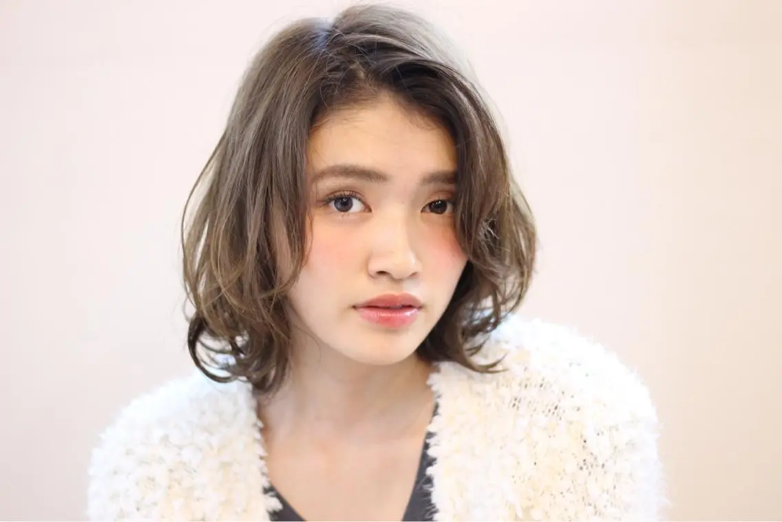 ショート アッシュ ボブ 外ハネヘア 鎌倉 彩のヘアスタイル