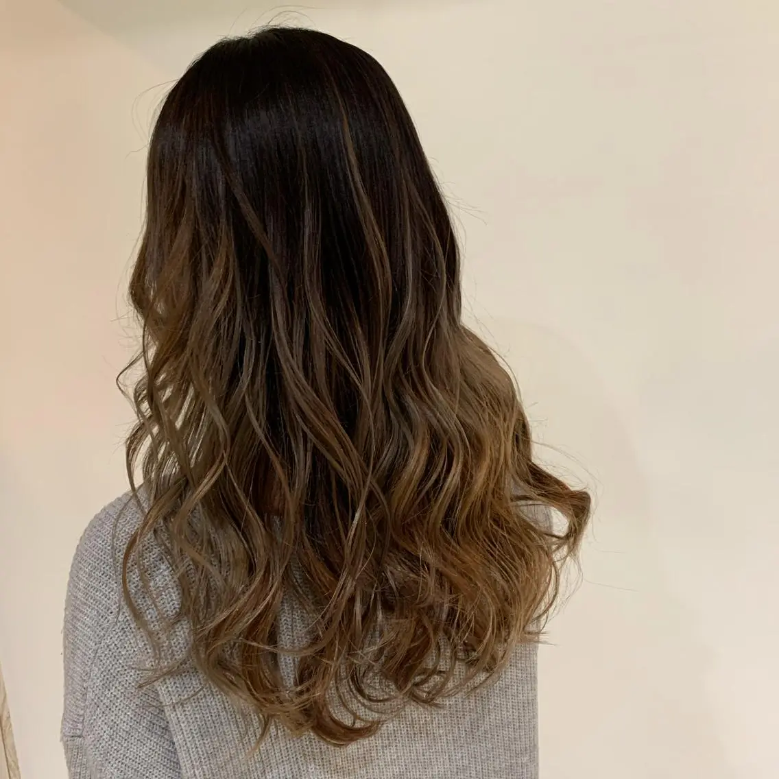 ロング カラー バレイヤージュ レイヤーカット ヘアカラー 守屋 颯太のヘアスタイル