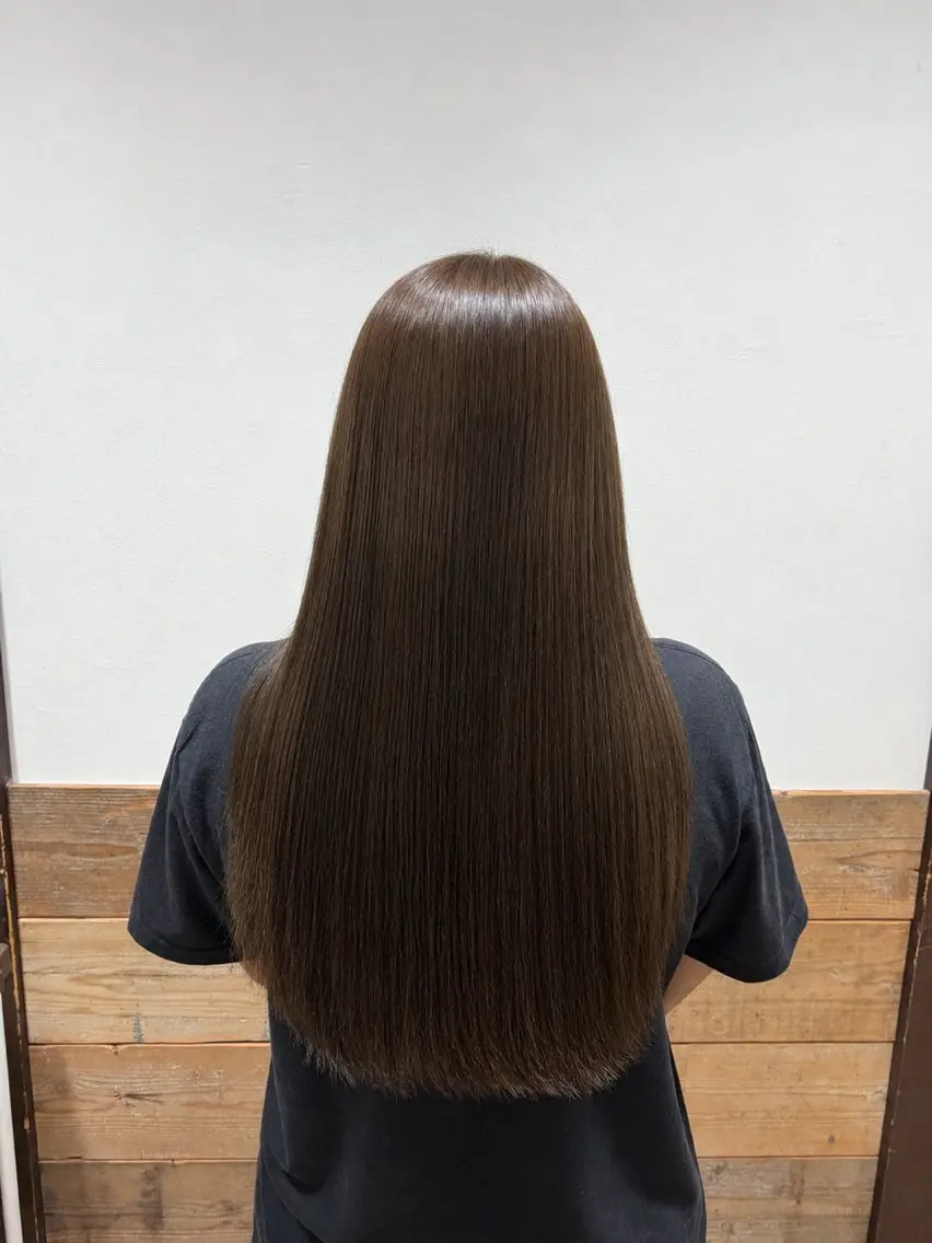 ロング カラー ベージュカラー オリーブベージュ レイヤーカット カット ヘアカラー 林 彩香のヘアスタイル