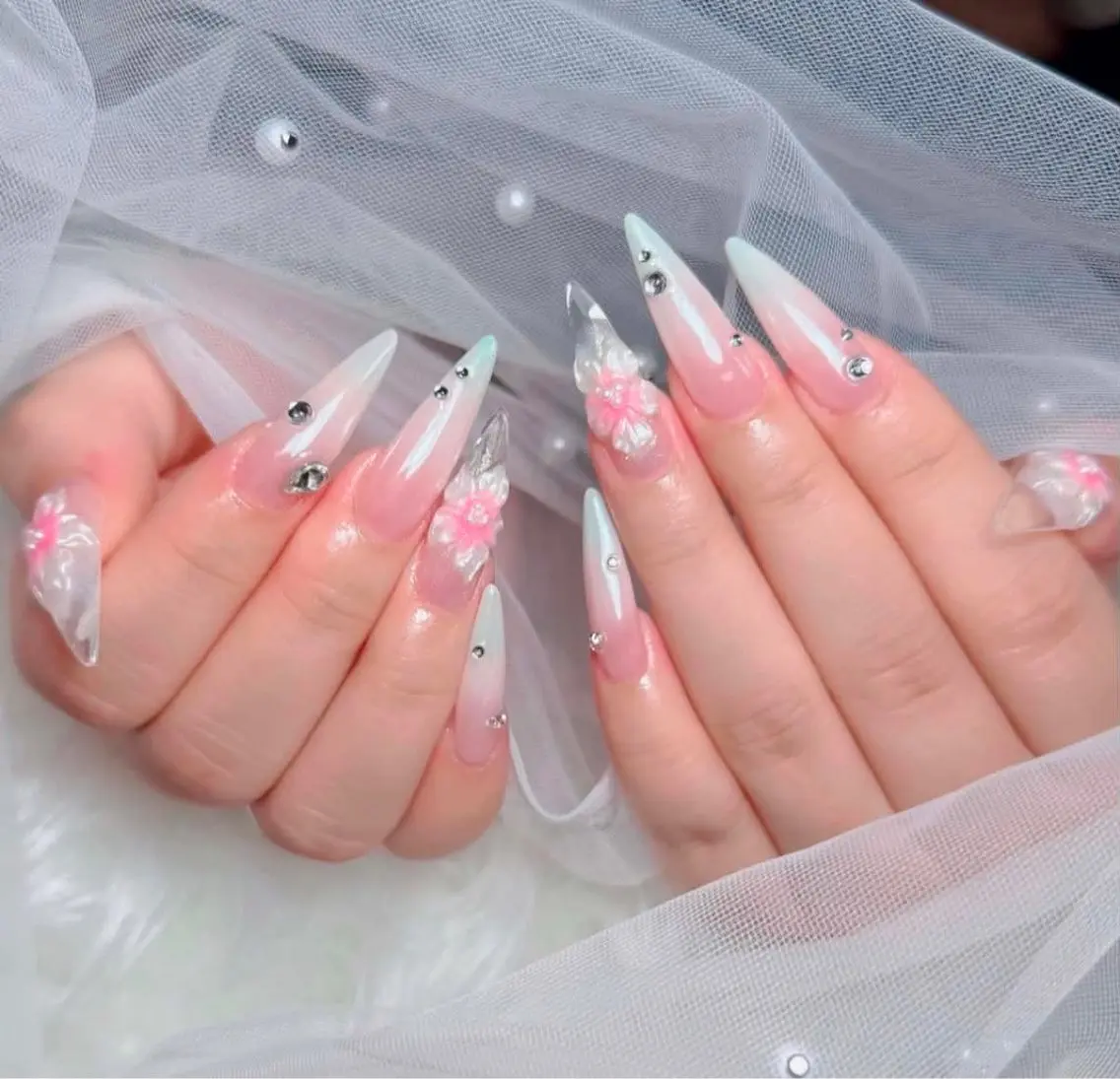 ネイル アートネイル ボルドー フレンチネイル ジェルネイル 氷ネイル・うるうるネイル Julie NailSalonのネイルデザイン