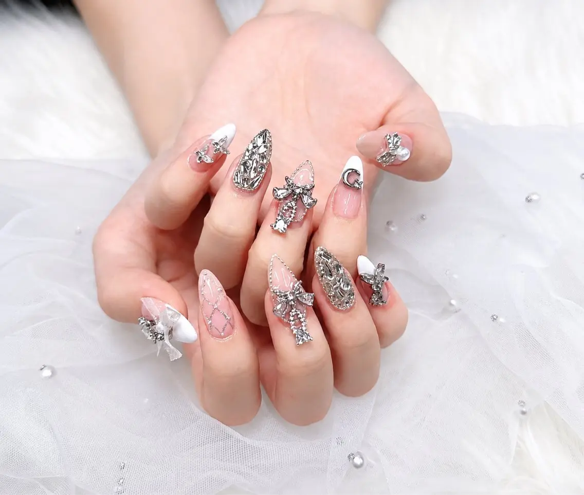ネイル アートネイル ボルドー フレンチネイル ジェルネイル 氷ネイル・うるうるネイル ハンドネイル Julie NailSalonのネイルデザイン