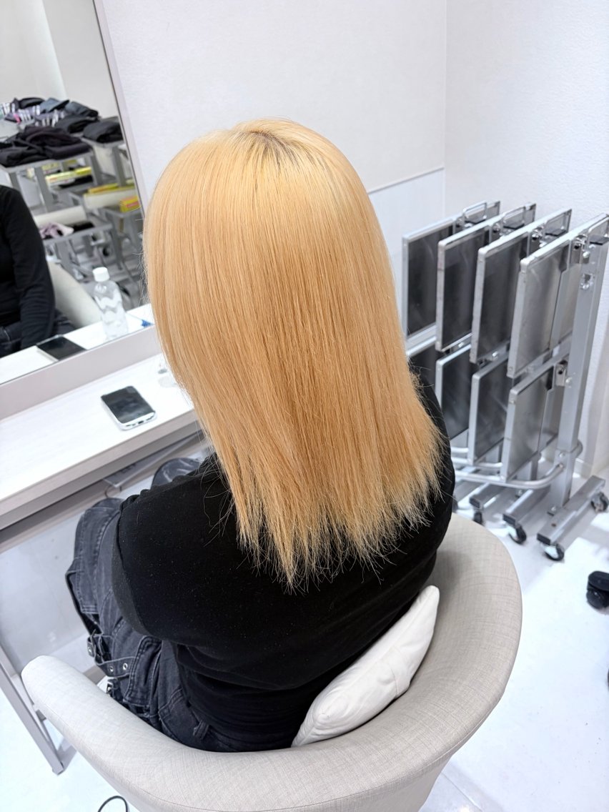 ミディアム ヘアカラー Saki🤡池袋 ブリーチカラーのヘアスタイル