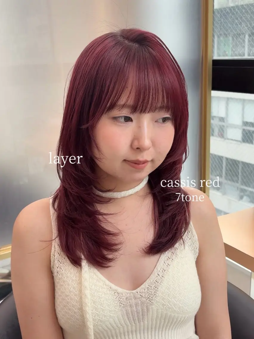 セミロング カラー カシス レッドカラー レイヤーカット カット ヘアカラー トリートメント ハッシュカット 暖色カラー/伊藤菜月のヘアスタイル