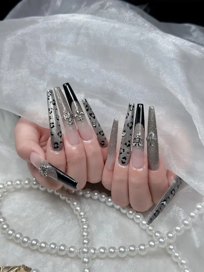 ネイル チークネイル ドット フレンチネイル グラデーション ハート ハンドネイル Julli NailStudioのネイルデザイン