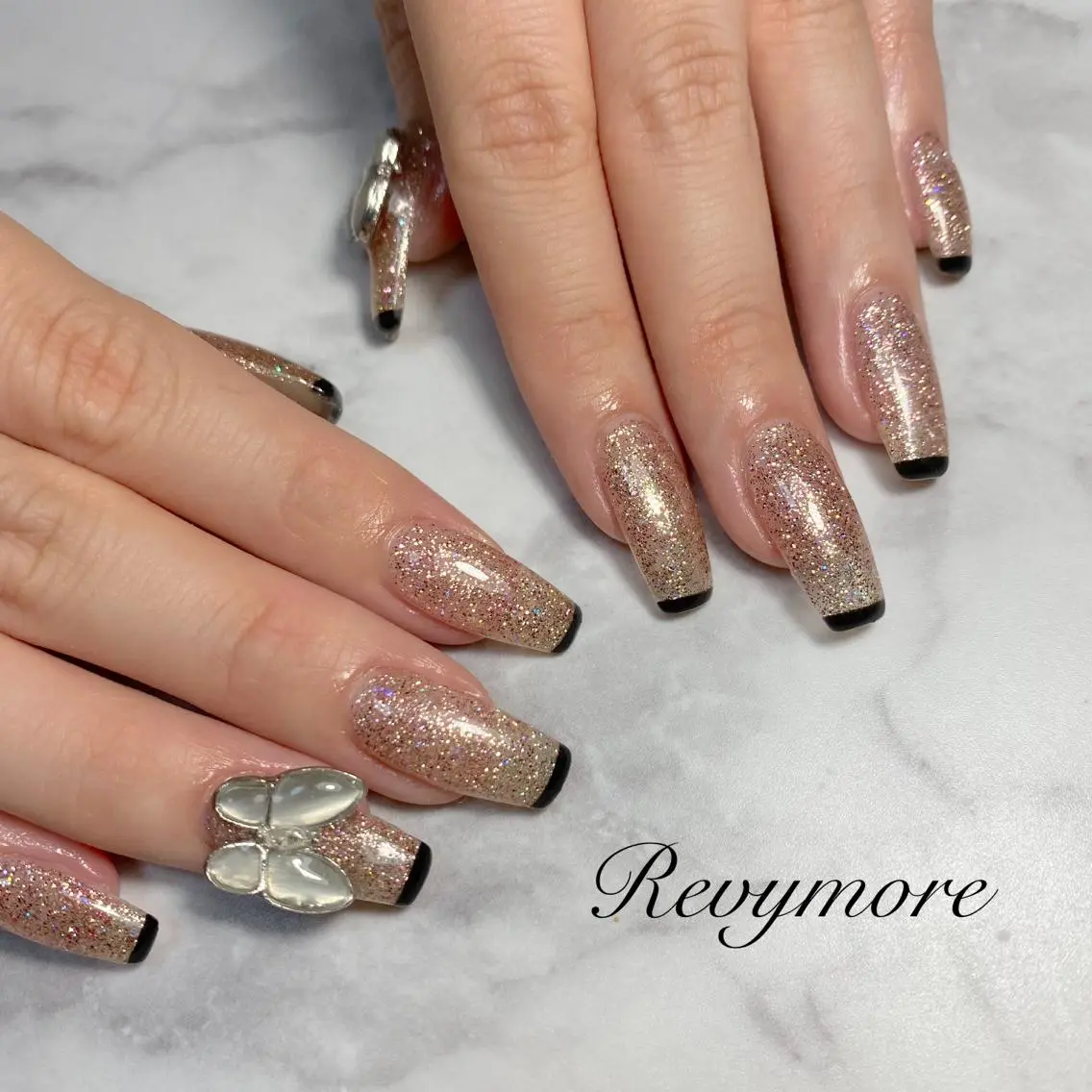 ネイル ジェルネイル キラキラネイル 韓国ネイル ラメ(グリッター) ニュアンスネイル nail salon Revymoreのネイルデザイン