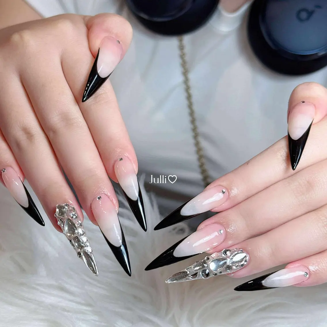 ネイル フレンチネイル ジェルネイル キラキラネイル 韓国ネイル マグネットネイル Julli NailStudioのネイルデザイン