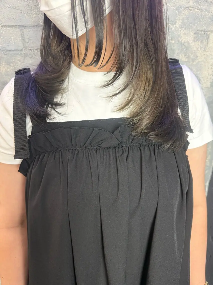 ロング レイヤーカット 韓国ヘア✨グレージュ カラーasamiのヘアスタイル