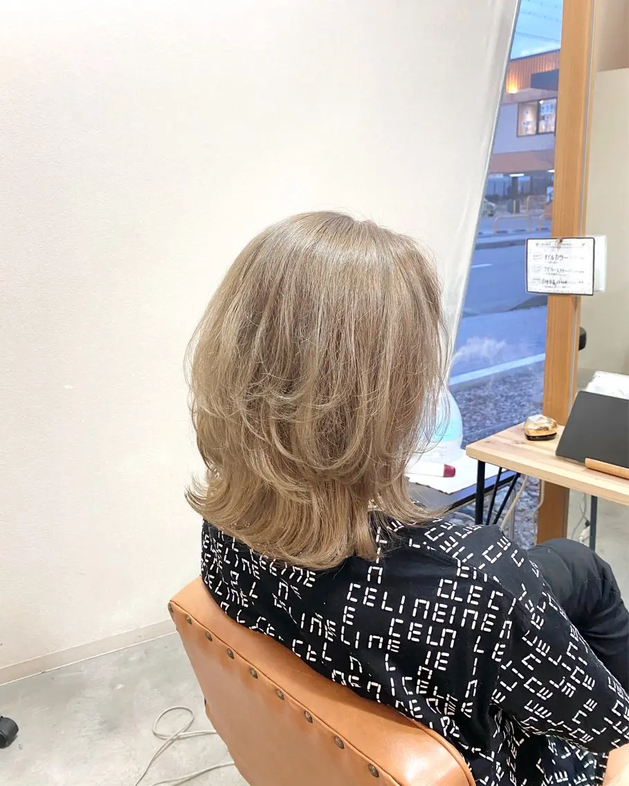 ミディアム カラー ベージュカラー ミルクティーベージュ カット ヘアカラー トリートメント ヘッドスパ 酸性ストレート/ブリ ーチなしWカラー河本のヘアスタイル