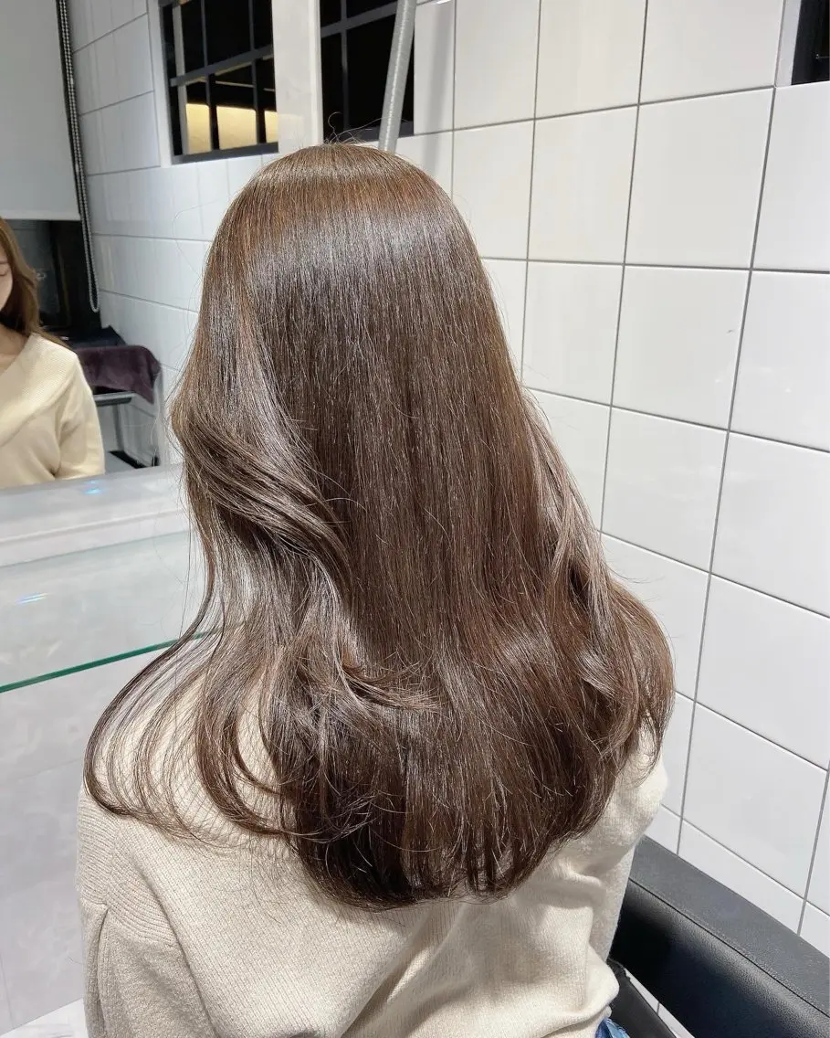 セミロング カラー センターパート特化 井上健太のヘアスタイル