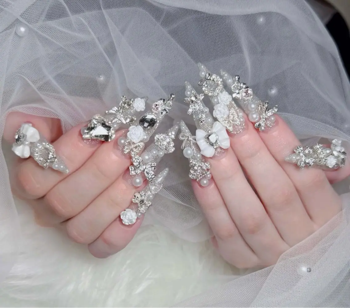 ネイル アートネイル ボルドー フレンチネイル ジェルネイル 氷ネイル・うるうるネイル ハンドネイル Julie NailSalonのネイルデザイン
