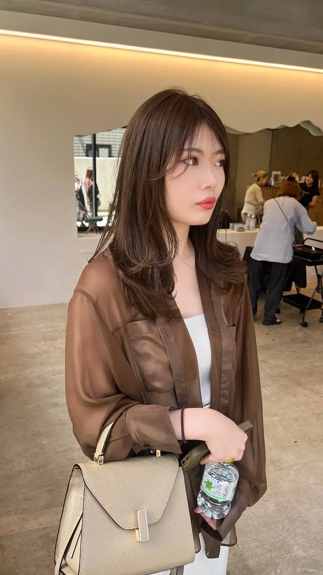 ロング カラー ロングレイヤー アッシュ ベージュカラー ブリーチ 透明感カラー カット ヘアカラー トリートメント 誰より丁寧なカット/ 小林輝/レイヤーのヘアスタイル