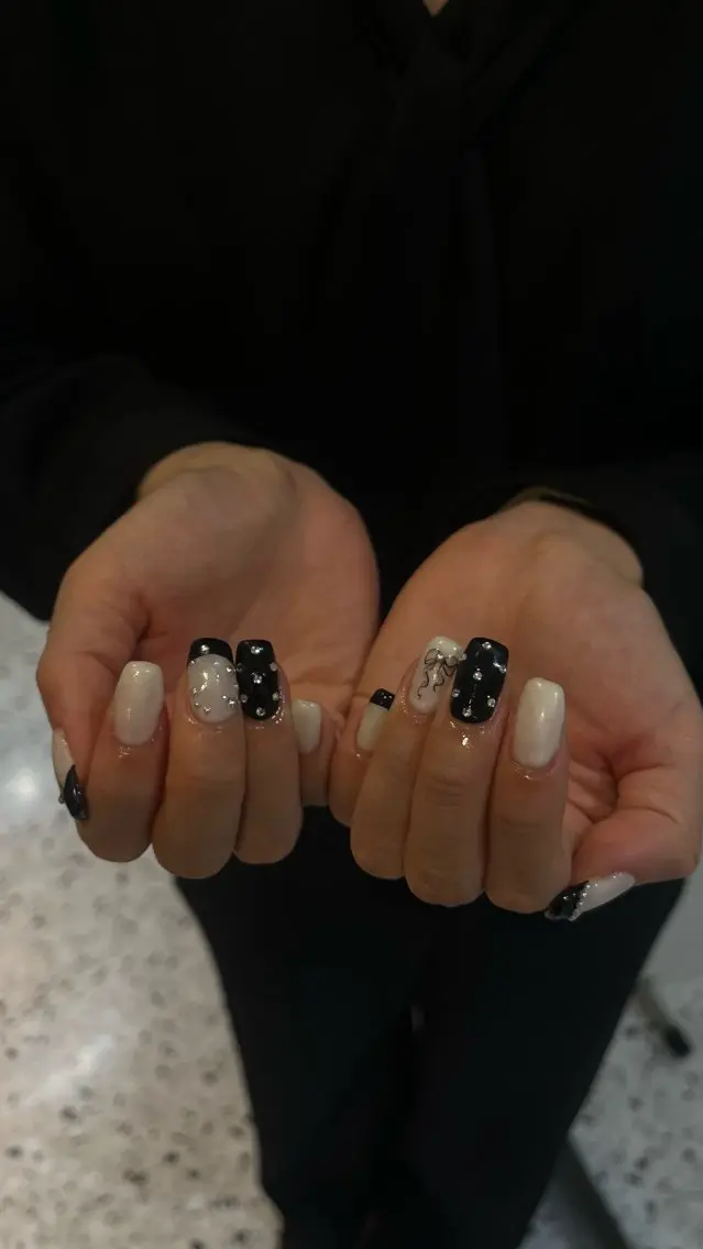ネイル ハンドネイル 𝗮𝘆𝗮𝗸𝗮 📍新宿ネイリストのネイルデザイン