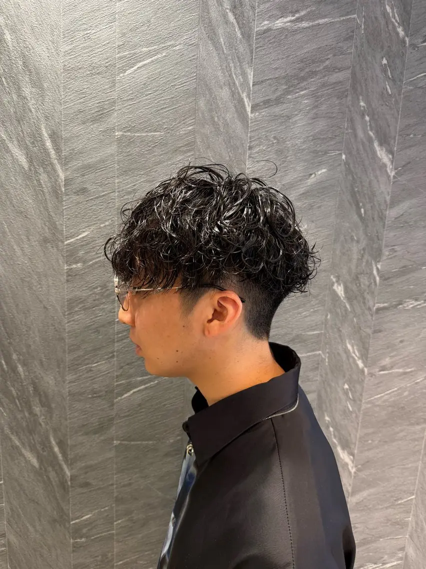 ショート パーマ メンズ 駒田 拳児のヘアスタイル