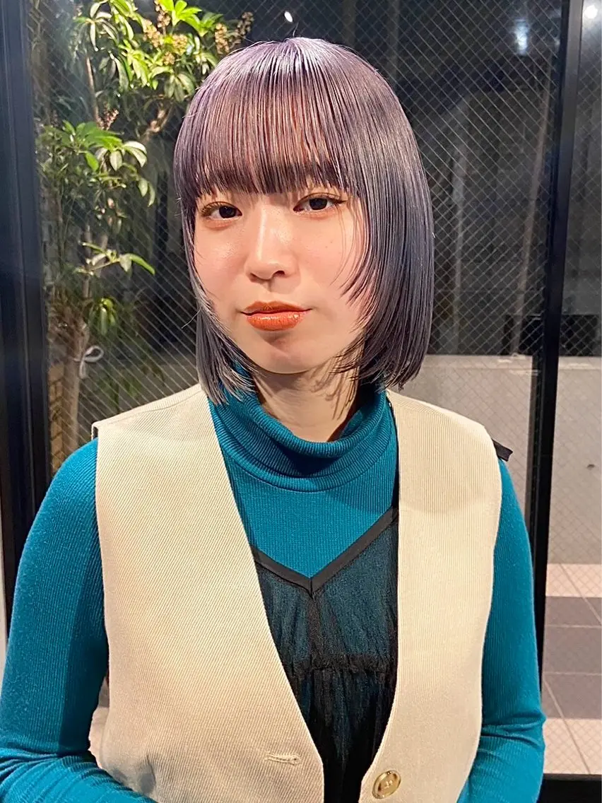 ショート ブリーチカラー/ブロ ンドレイヤーカットのヘアスタイル