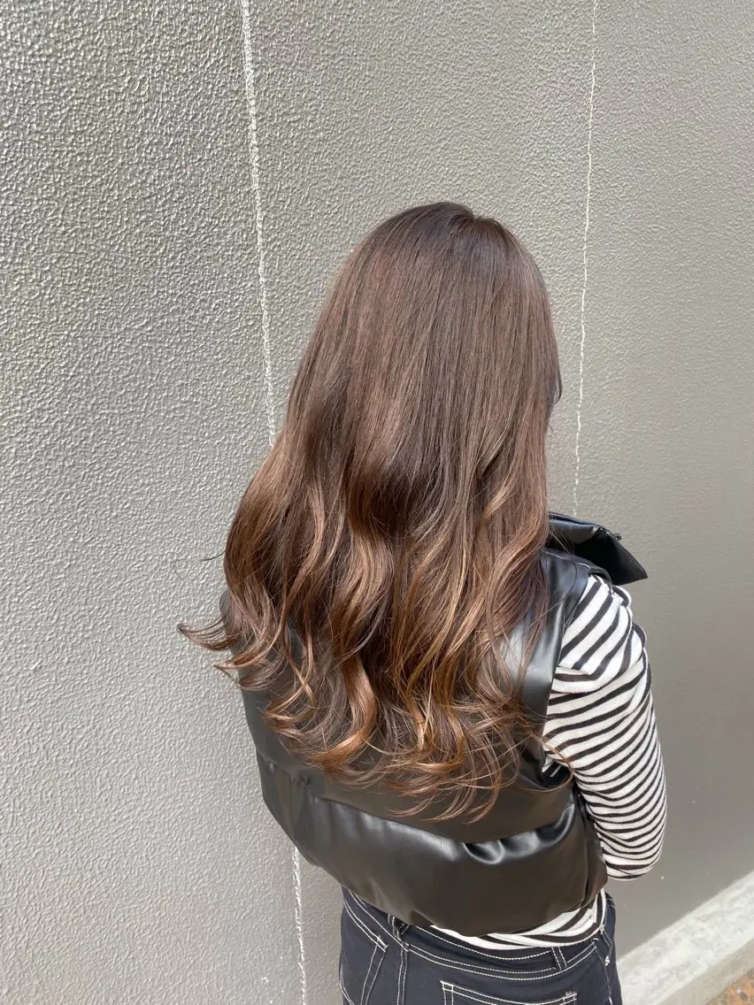 ロング カラー 八木 聖華のヘアスタイル