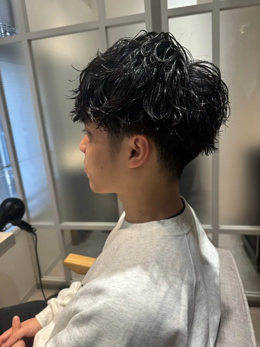 パーマ メンズ センターパート マッシュ メンズパーマ メンズショート ツイストスパイラルパーマ カット パーマ ⭕️メンズパーマ⭕️ 山口　裕太郎のヘアスタイル