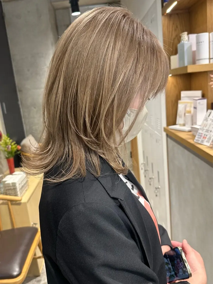ミディアム カット ヘアカラー ︎🤎W color MIYU‎🤎のヘアスタイル