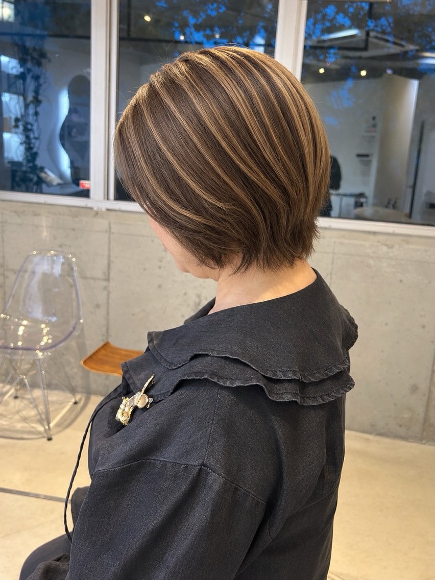 ショート カラー かきあげバング ヘアカラー loe【薬院】 🦋mamiya🦋のヘアスタイル