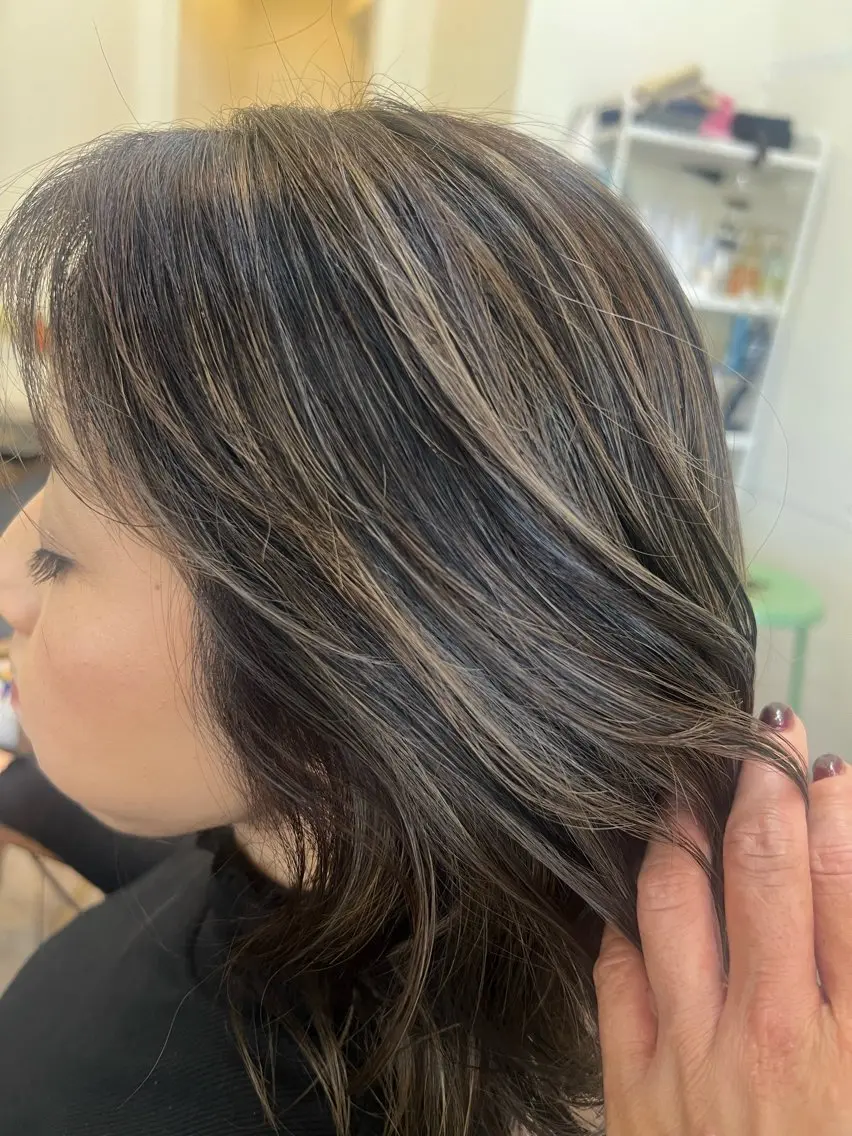 ミディアム カラー カット ヘアカラー トリートメント 鶴見 和美のヘアスタイル