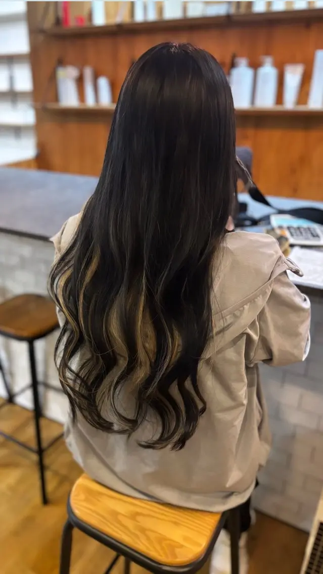 カラー ブリーチ インナーカラー オリタ ルカのヘアスタイル