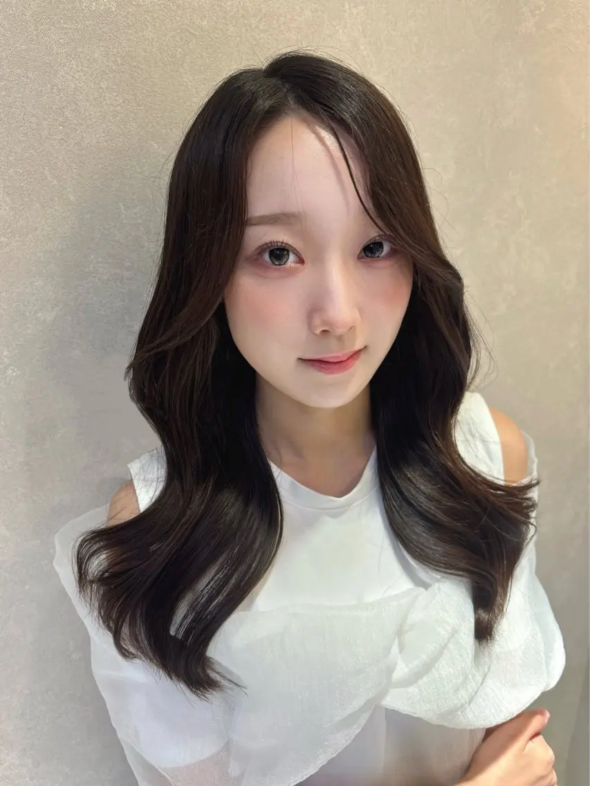 ロング くびれヘア ヘアカラー トリートメント 𝐿𝑒𝑒 四ツ橋 𝑅𝐴𝑁𝐴のヘアスタイル