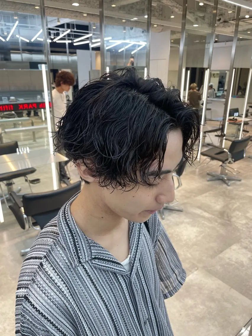 ショート パーマ メンズ センターパート メンズパーマ 神山 哲のヘアスタイル