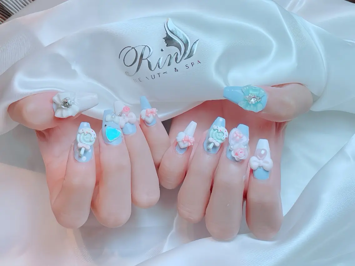 ネイル チークネイル フレンチネイル ガラスフレンチ グラデーション キラキラネイル Rin Nail 新大久保店のネイルデザイン