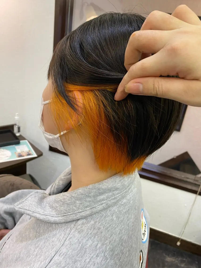 カラー ブリーチ オレンジ ヘアカラー エジリ ナナハのヘアスタイル